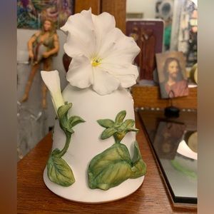 "White Cascade" Petunia Bone China Bell